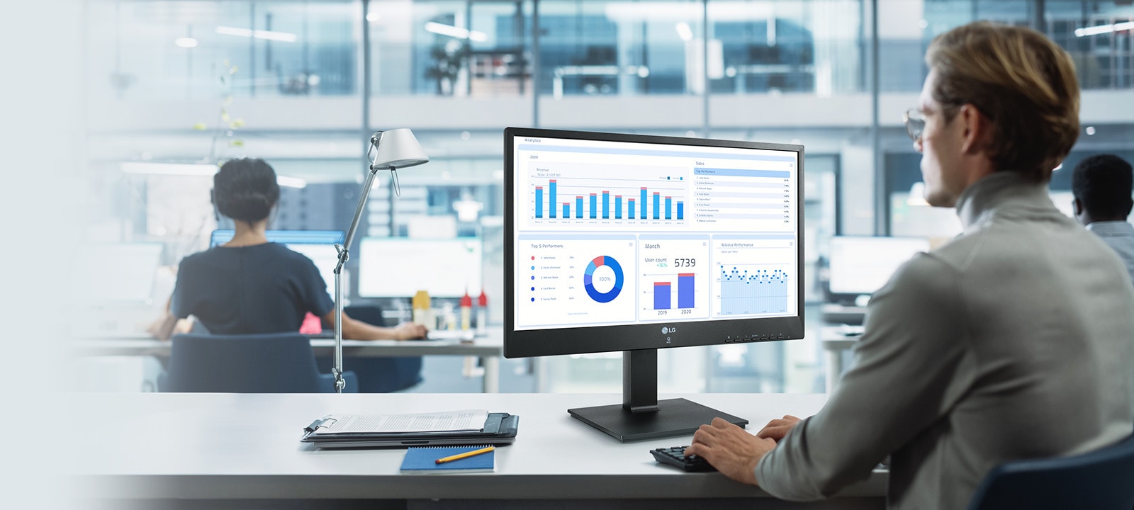Le 24CR661N avec RFID à deux bandes offre une solution polyvalente pour de nombreux lieux de travail où la sécurité est primordiale, comme les hôpitaux, les bureaux et les usines.