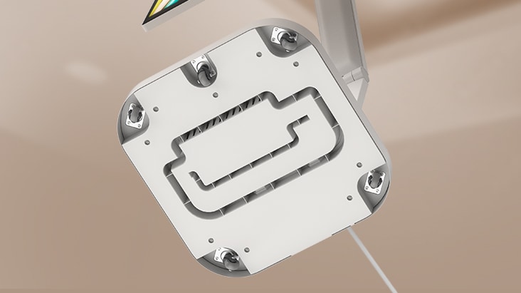 Support à roulettes du LG Smart Monitor Swing avec adaptateur caché.