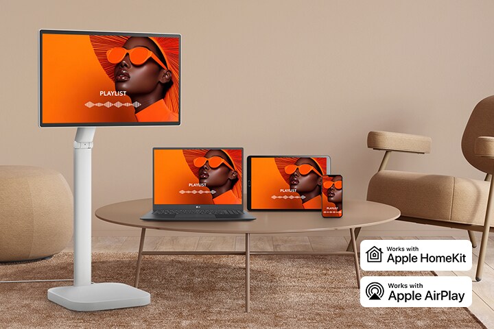 Le même écran est partagé sur un LG Smart Monitor Swing, un ordinateur portable, une tablette et un smartphone à l’aide d’AirPlay 2 et du Screen Share (Partage d'écran).