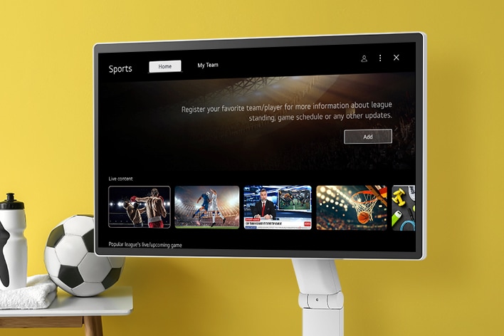 L’écran du LG Smart Monitor Swing affiche des chaînes de sport en direct.