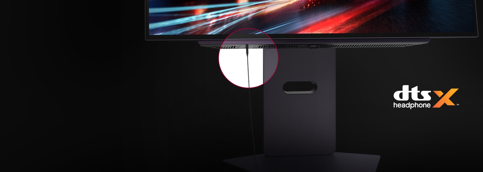 Le câble pour écouteur quadripolaire est connecté au moniteur.