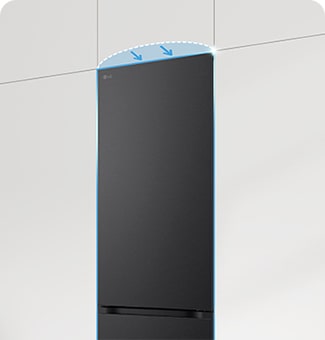 Réfrigérateur à porte plate intégré dans les armoires de la cuisine, ce qui contribue à l’aspect homogène.