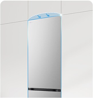 Réfrigérateur à porte plate intégré dans les armoires de la cuisine, ce qui contribue à l’aspect homogène.
