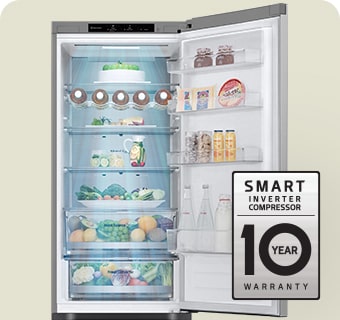 Réfrigérateur rempli d'aliments frais avec porte ouverte et étiquette de garantie de 10 ans du smart inverter compressor.