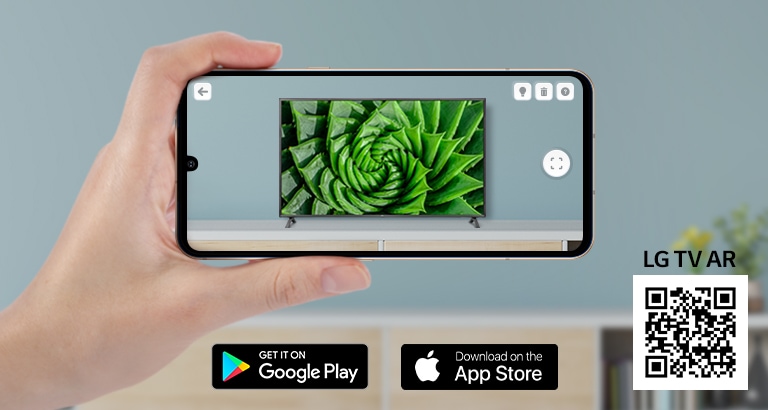 Une personne utilisant l’appli LG TV AR sur un téléphone et un QR code qui dirige vers LG TV AR (http://www.lgtvism.com/lgtvar)