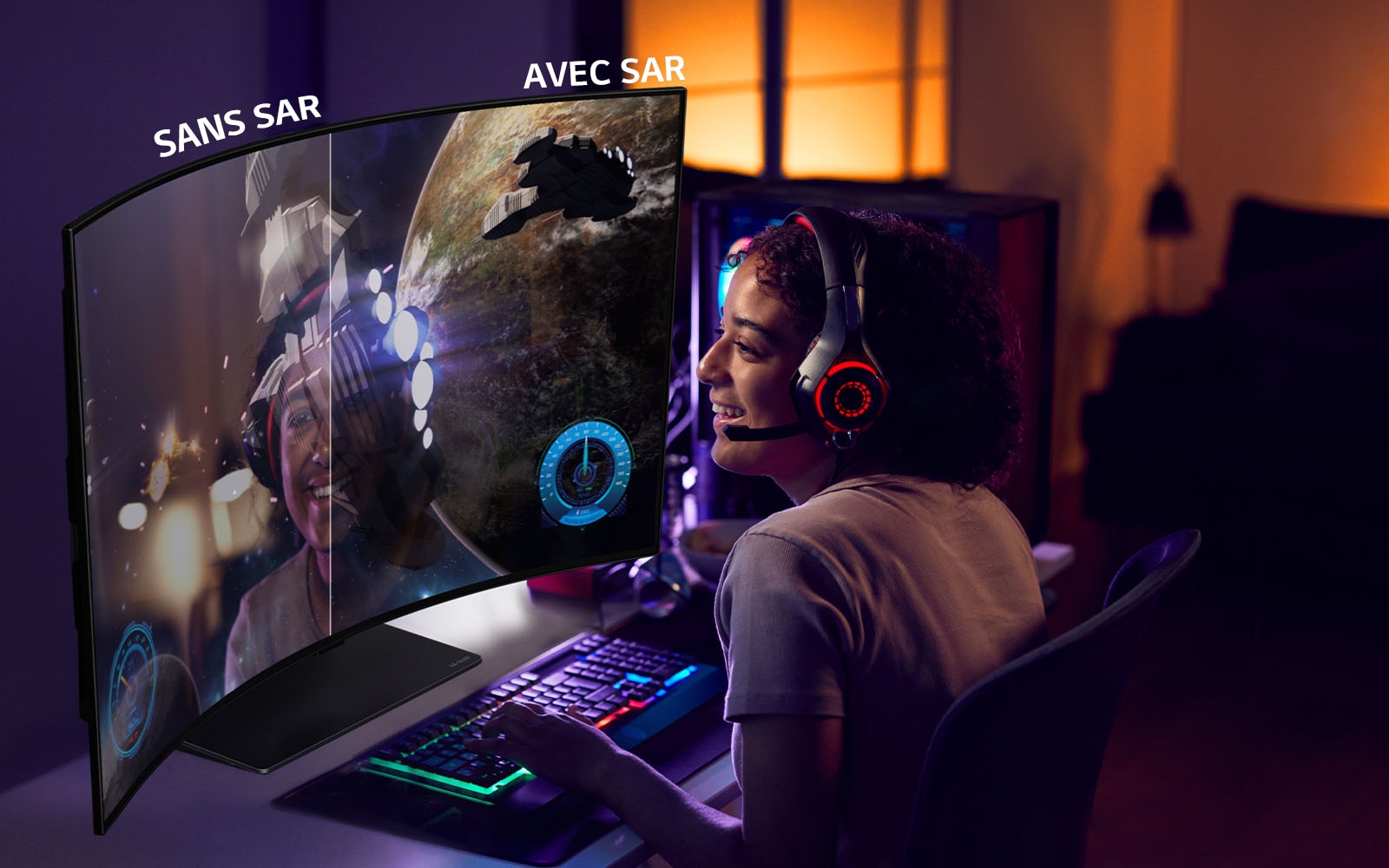 Image d’une personne jouant sur le LG OLED Flex. Le côté droit de l’écran est doté de la technologie SAR et montre les mêmes graphismes du jeu. Le côté gauche de l’écran est sans SAR et reflète le visage de la joueuse.