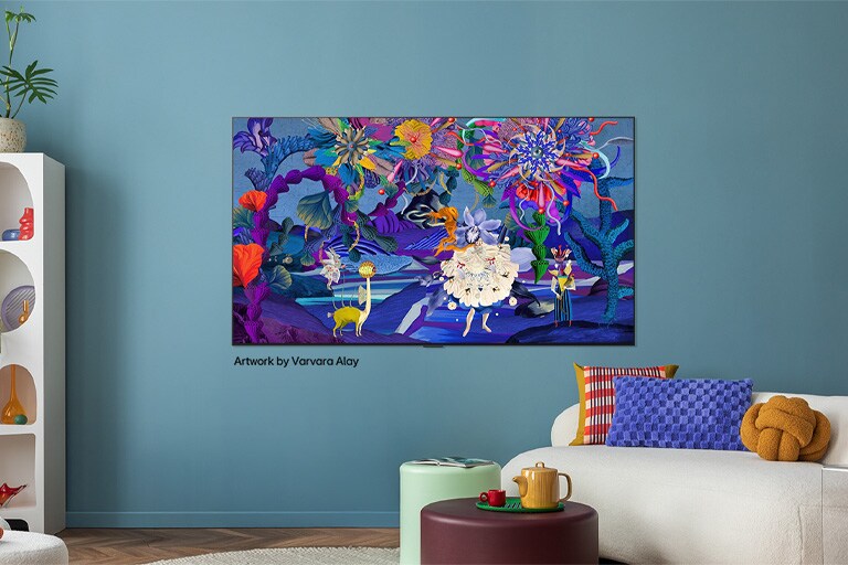 Intérieur d’une maison élégante et colorée. Une LG TV est fixée au mur. Sur l’écran se trouve une œuvre d’art moderne et colorée. L’illustration sur la TV ajoute de la personnalité à la déco intérieure générale de l’espace.