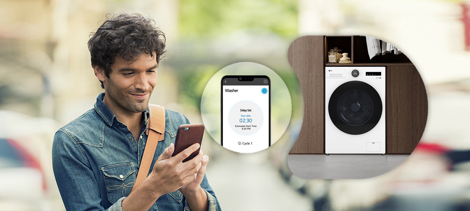 L’homme utilise l’application tout en regardant son téléphone portable.