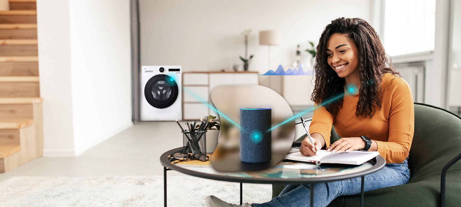 Une femme parle à une enceinte intelligente de la machine à laver.