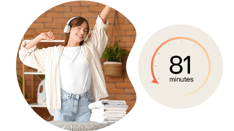 Femme heureuse s’occupant du linge et écoutant de la musique, icône d’horloge de 81 minutes