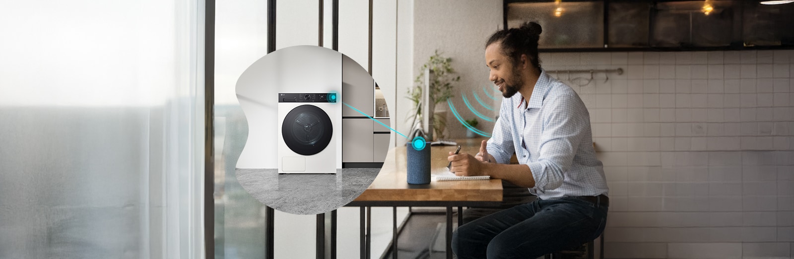 Un homme contrôlant le sèche-linge LG avec un assistant vocal.