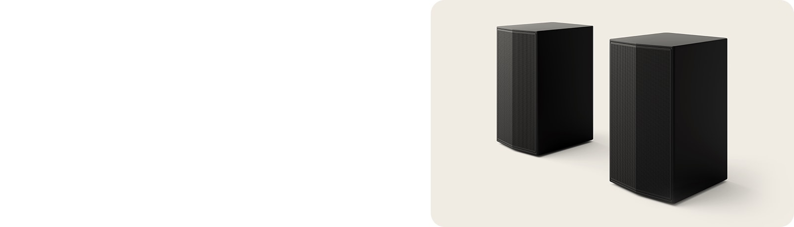 Vue inclinée des enceintes arrières. 