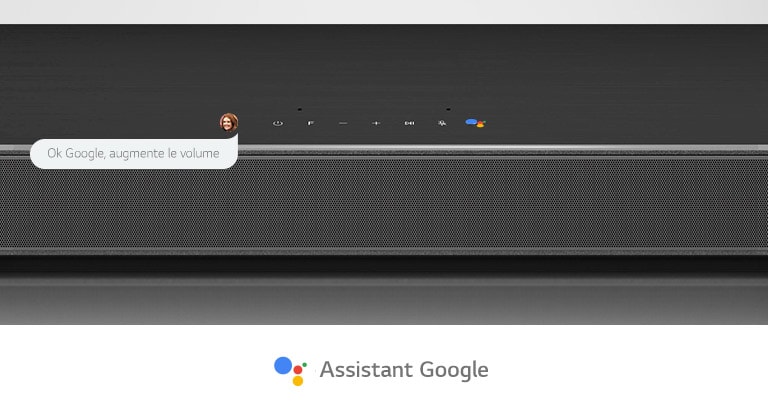 Gros plan de la barre de son LG en section centrale avec les commandes audio et le logo Assistant Google. Avec la commande vocale de Google pour augmenter le volume. 