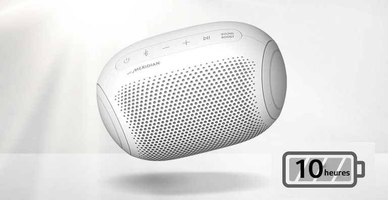 Le LG XBOOM Go s’incline sur la gauche et flotte dans l’air.