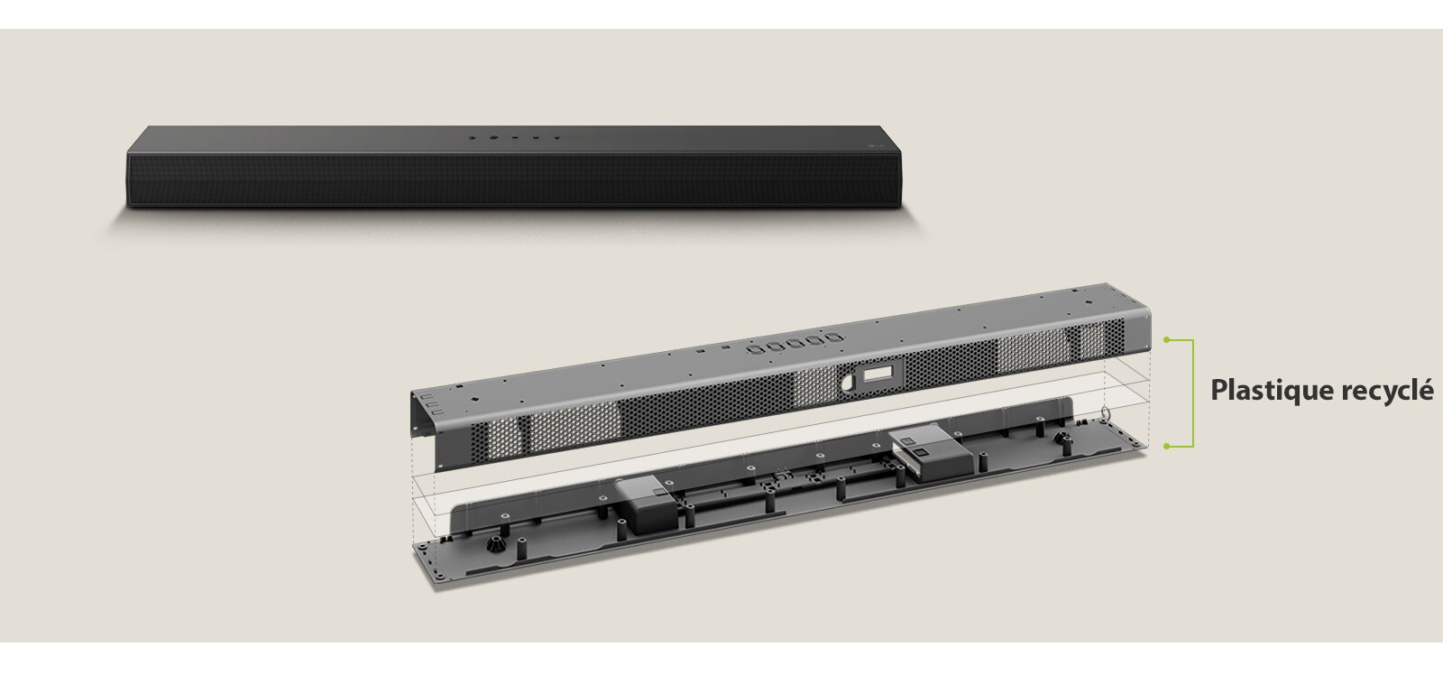 Vue avant de la Soundbar placée à l’arrière et représentation d’un cadre métallique pour la Soundbar placée à l’avant. Une vue inclinée de l'arrière du cadre métallique de la Soundbar avec les mots « Plastique recyclé » indiquant le bord du cadre.