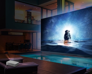 Projecteur LG CineBeam pour vous divertir à la piscine