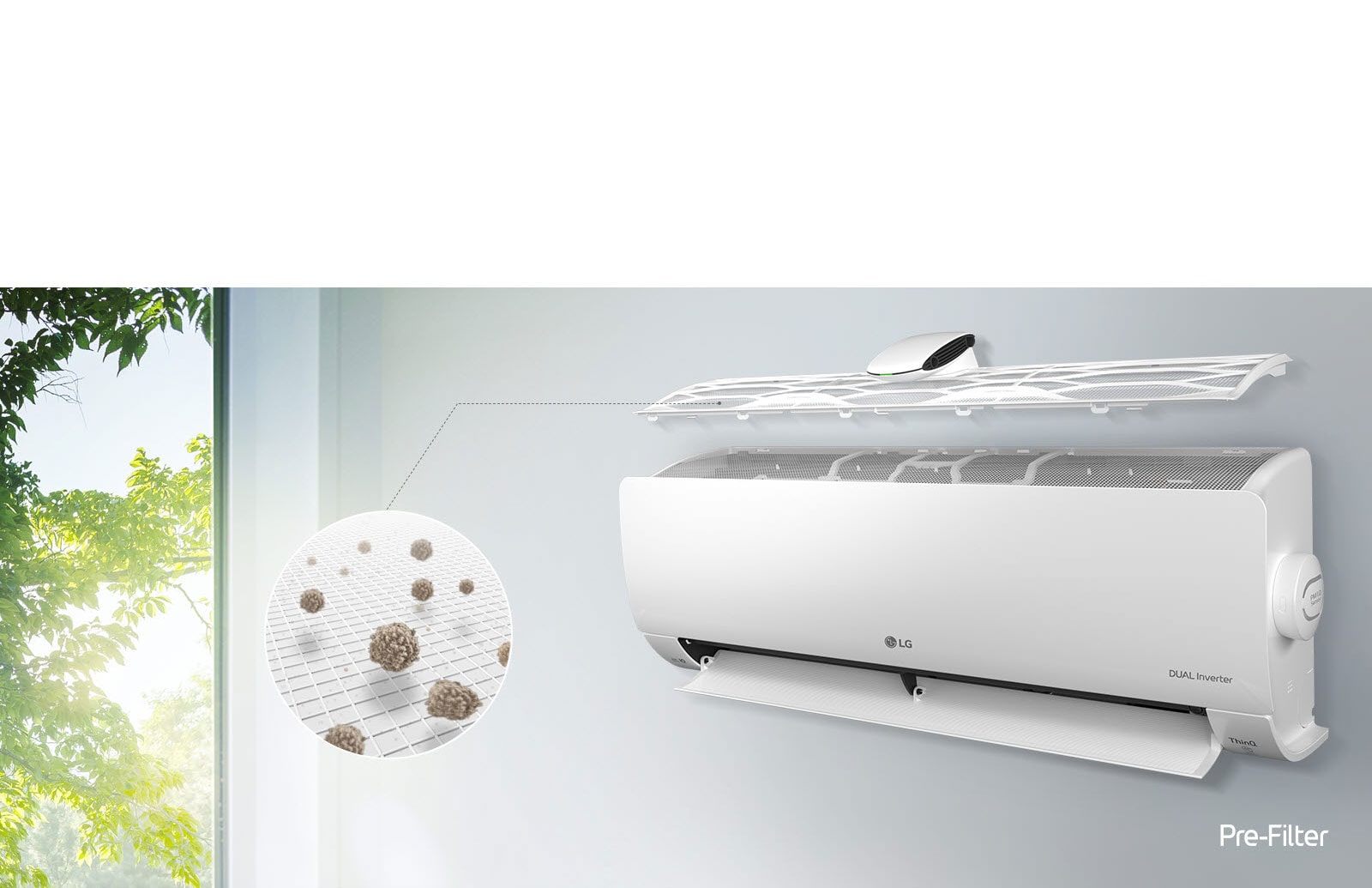 Le climatiseur LG est installé sur le mur et vu de côté. Le panneau supérieur est flottant et peut laisser apparaître les filtres intérieurs. Une ligne partant du préfiltre mène à un cercle agrandi présentant la poussière retenue au niveau du préfiltre. Le logo du préfiltre est visible dans le coin inférieur droit.