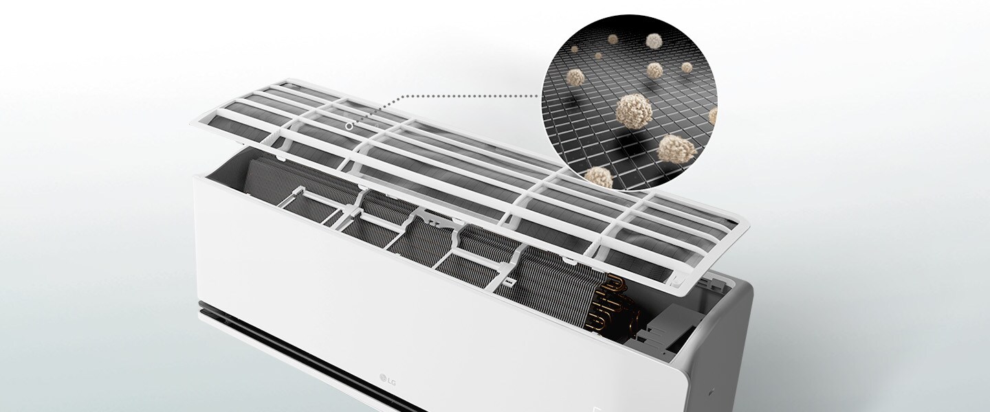Un climatiseur avec un filtre ouvert et un détail qui montre la poussière en train d’être filtrée