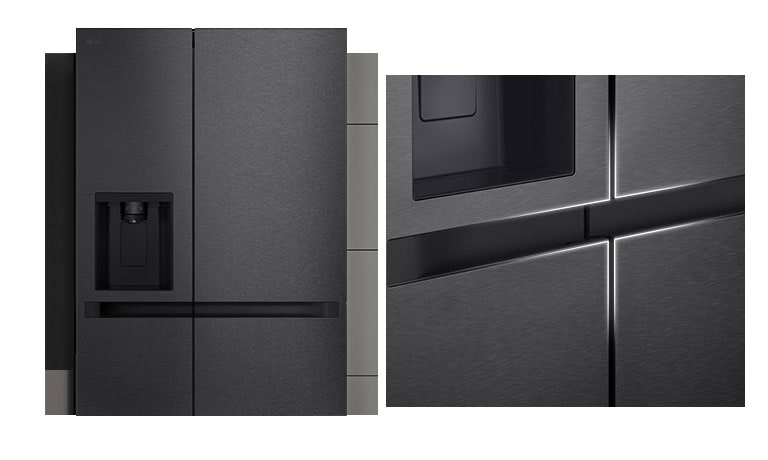 Le réfrigérateur est installé dans une cuisine noire et luxueuse qui souligne l’élégance de son design.