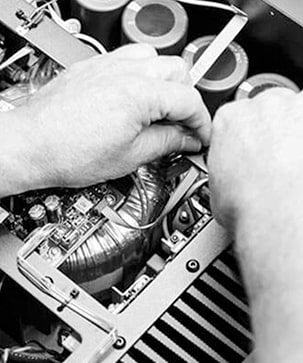 Une mise en page de quatre images liées à la solution audio Meridian