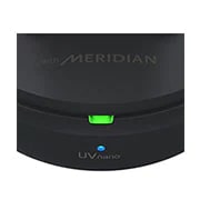 LG TONE Free DFP9 – Plug and Wireless, Écouteurs Bluetooth UVnano True Wireless, La partie avant du socle est en gros plan et l'éclairage de charge est allumé., TONE-DFP9, thumbnail 10