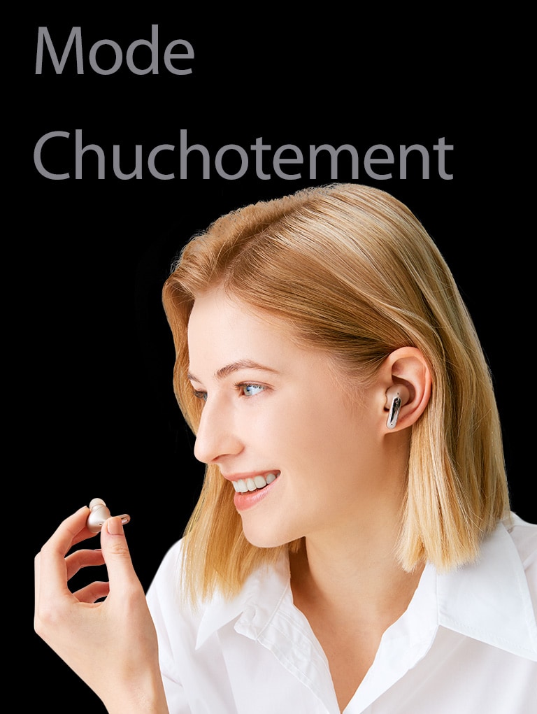 Une image d'une femme tenant un écouteur à la main et passant un appel comme dans un microphone.