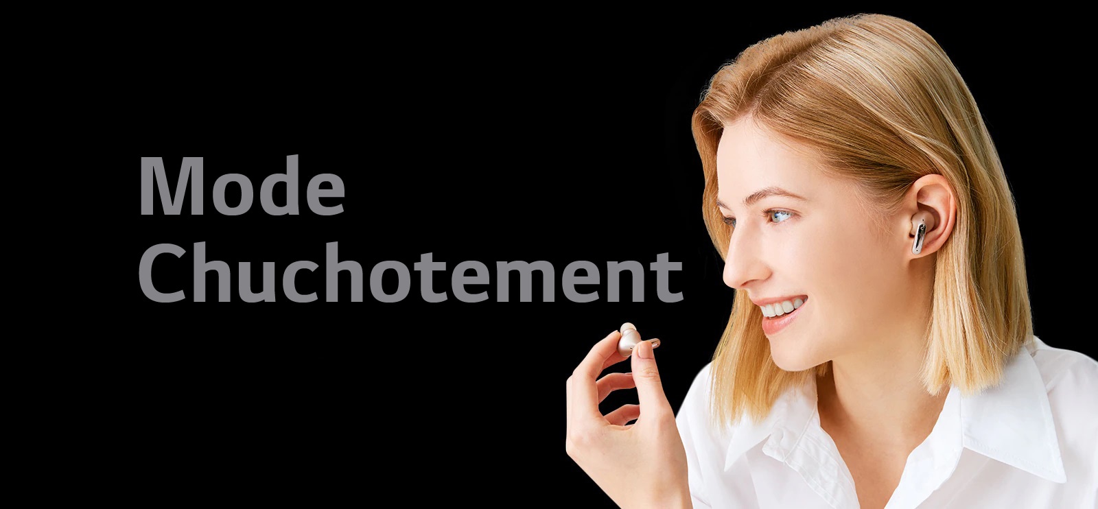 Une image d'une femme tenant un écouteur à la main et passant un appel comme dans un microphone.