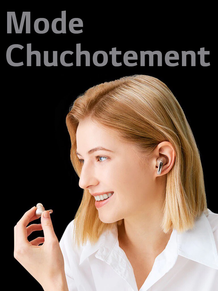 Une image d'une femme tenant un écouteur à la main et passant un appel comme dans un microphone.