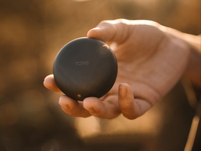 LG-AV-TONEFree-photo-412x309