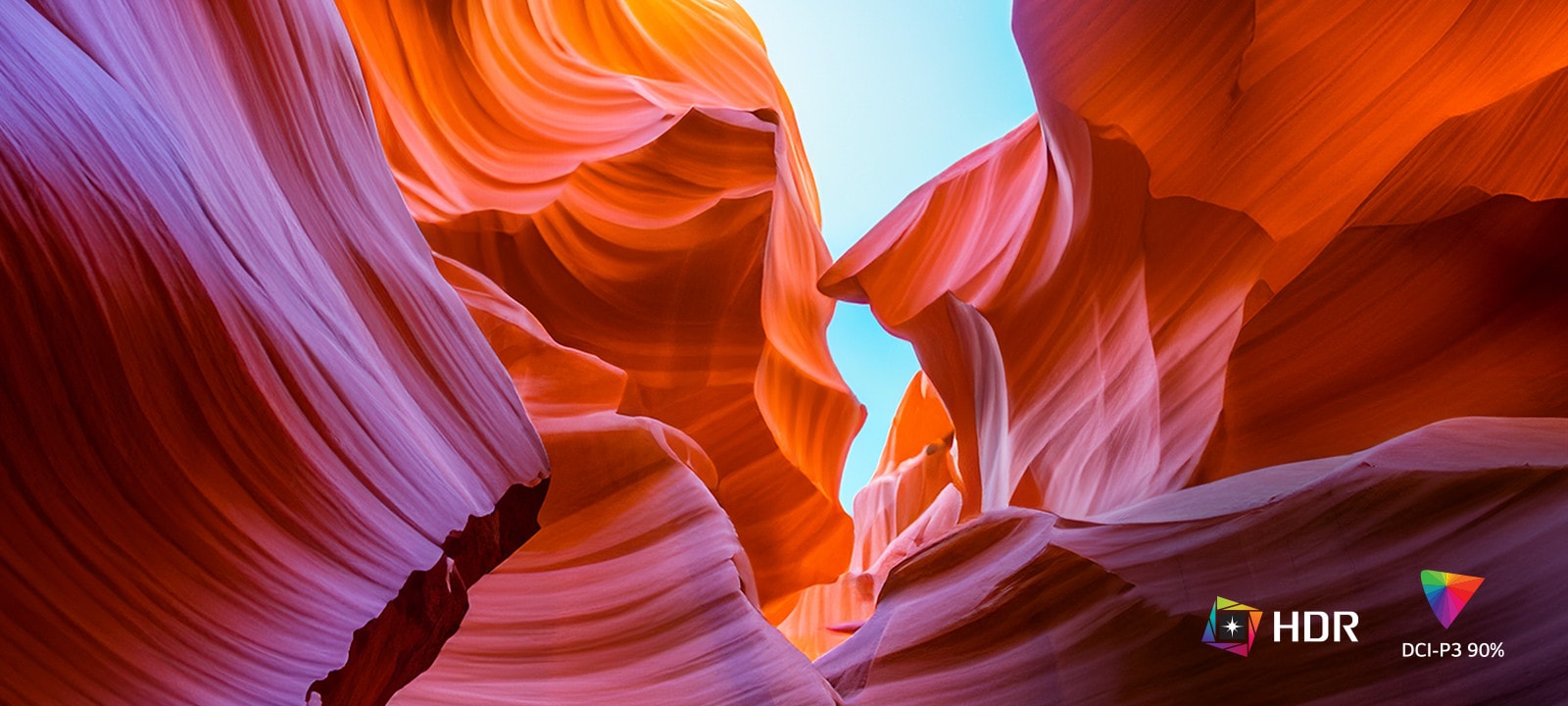 L’écran continent différentes couleurs représentant l’UHD 4K, et dans le coin en bas à gauche, on voit un logo indiquant HDR et DCI-P3 90 %.	