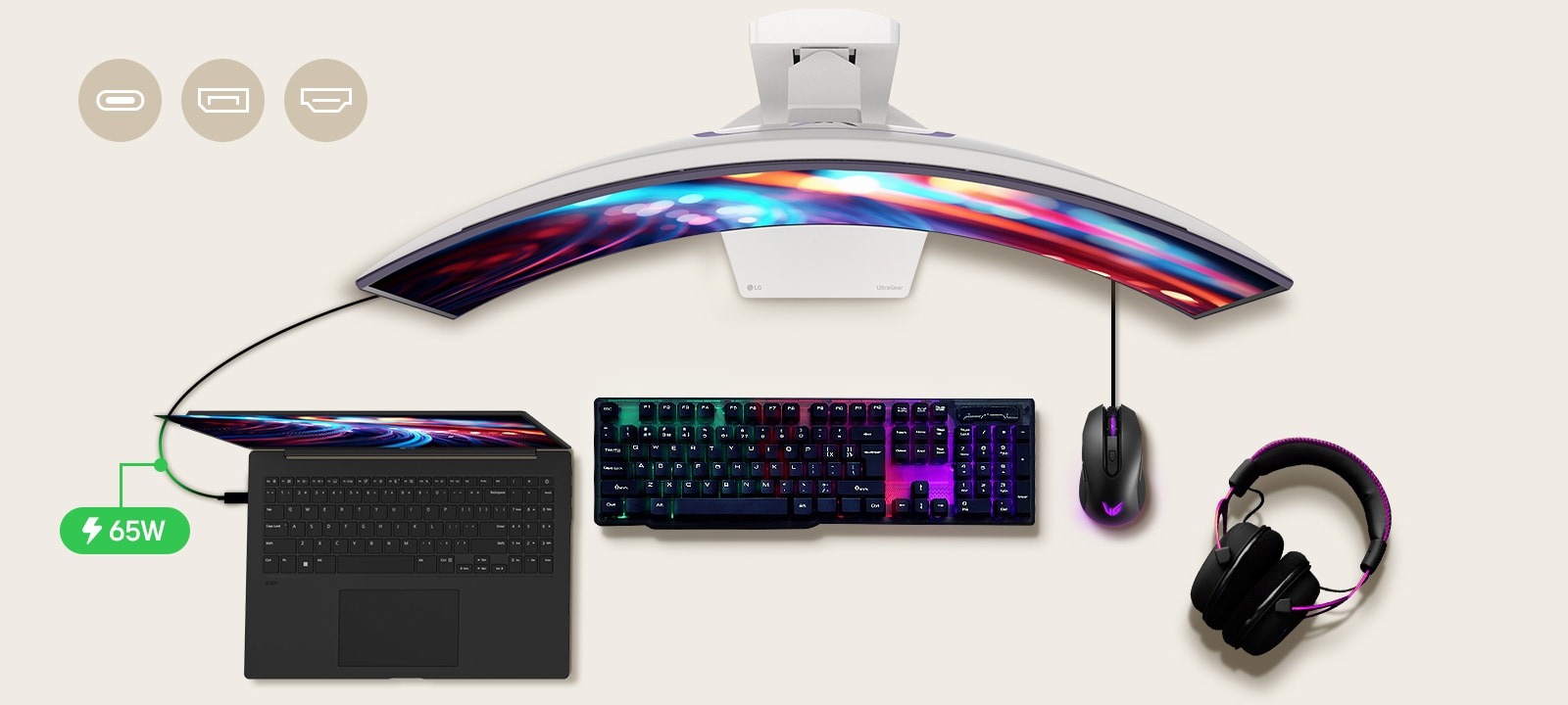 Un moniteur pour jeu de 34 pouces est positionné au centre du bureau entouré de plusieurs périphériques informatiques.	