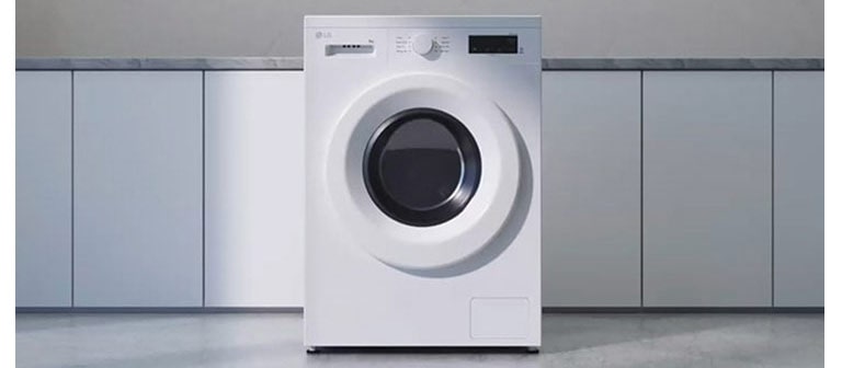 La partie supérieure amovible de la machine à laver et l’espace compact sont affichés