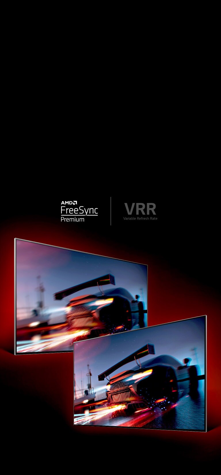 Il y a deux téléviseurs face à face. Sur la gauche, le téléviseur projette une voiture de course rapide qui semble assez floue tandis que sur la droite, le téléviseur montre une voiture de course rapide mais très claire.