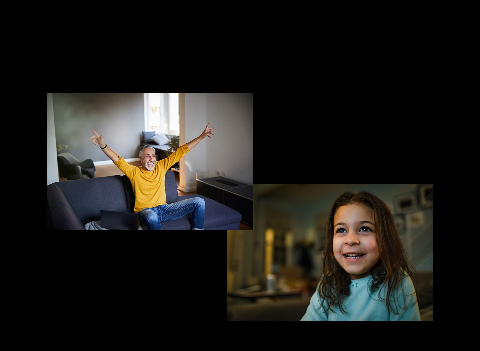 Un grand-père est assis sur un canapé dans le salon et regarde avec plaisir l’image diffusée dans le coin supérieur gauche. Une fille regarde quelque chose avec joie.