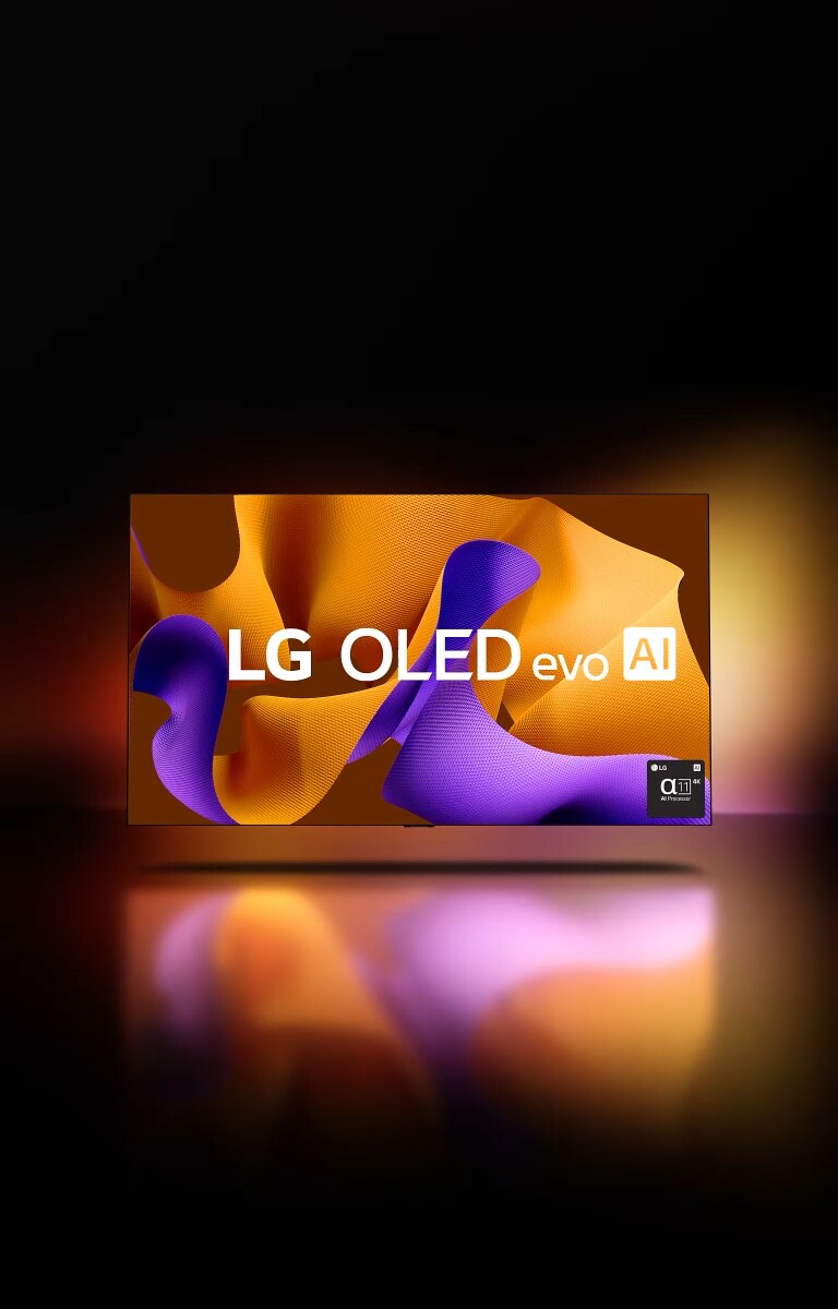 Une vidéo affiche le OLED auto-éclairé de 2013 ainsi que d’autres modèles LG OLED révolutionnaires : le Wallpaper TV de 2017, le LG OLED R enroulable de 2020, le LG OLED Posé de 2022 et le LG OLED evo de 2024 qui affiche une œuvre d’art abstraite violette et orange, le texte « LG OLED evo » et le logo du processeur IA alpha 11. Les couleurs se reflètent de l’écran sur le sol.