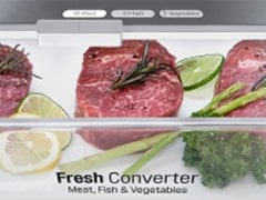 Il y a de la viande dans le compartiment frais du réfrigérateur.