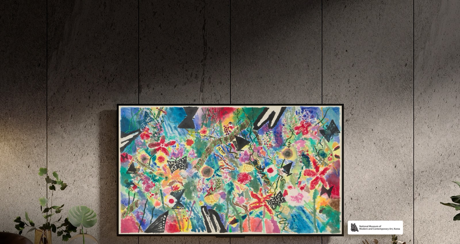 LG Smart TV présentant l’application LG Gallery+ avec des œuvres d’art encadrées rotatives et divers visuels, y compris des arts classiques, des jeux et des animes, offrant un style d’écran personnalisé pour la décoration d’intérieur.