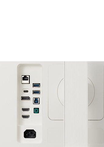 USB Type-C, RJ45 et divers ports.