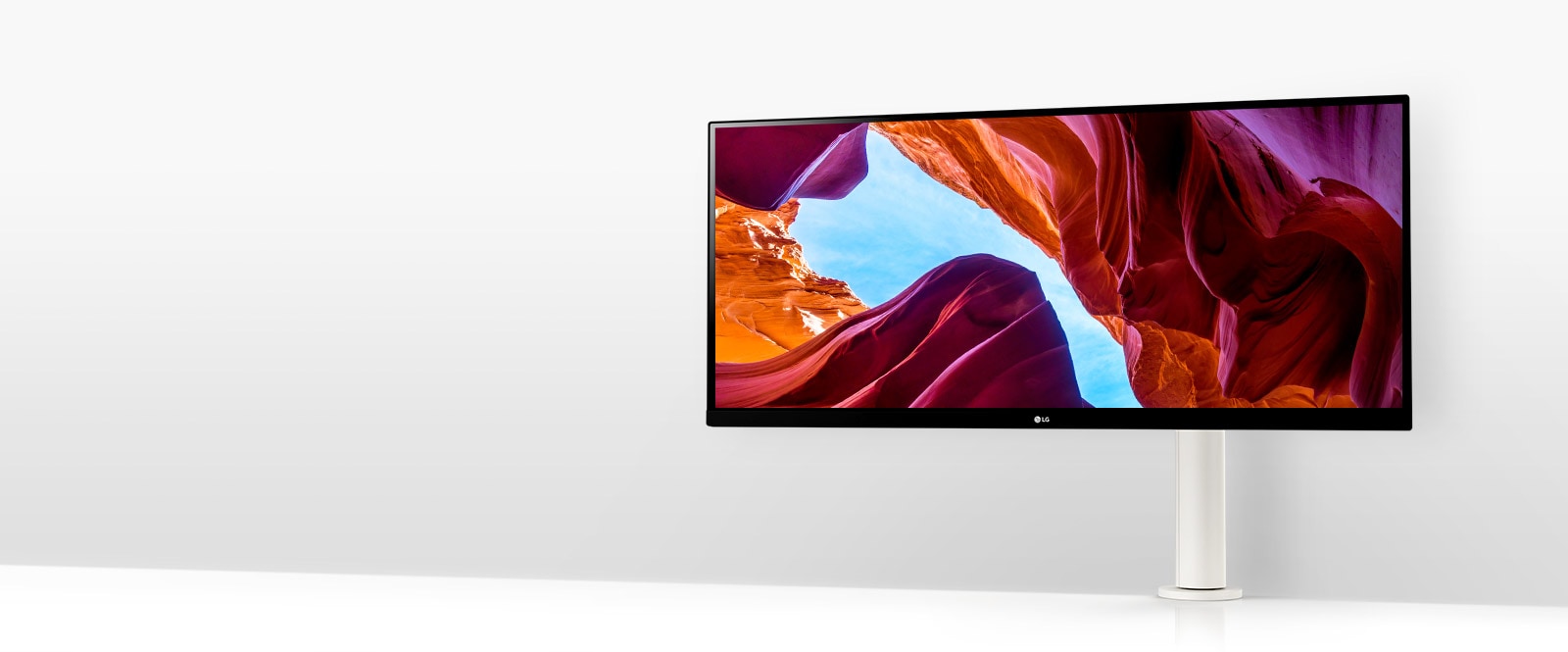 L’écran IPS de LG prend en charge un large spectre de couleurs, 99 % de la gamme de couleurs sRGB et offre une reproduction des couleurs et une luminosité éclatantes avec la prise en charge deVESA DisplayHDR™400.