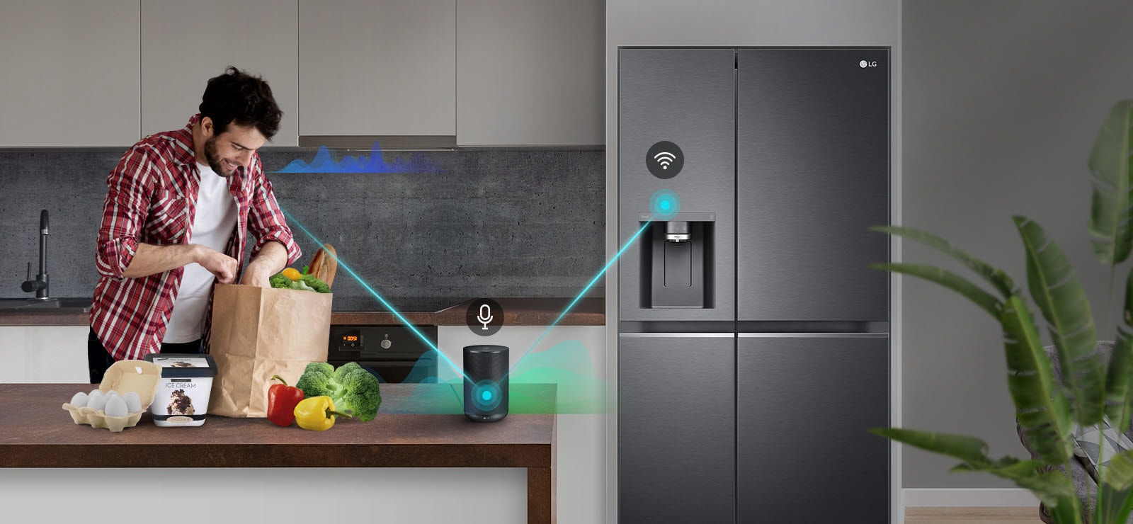 Un homme se tient dans une cuisine, déchargeant des produits d’un sac d’épicerie, et parle, comme le montrent les barres de volume se déplaçant de haut en bas près de lui, au haut-parleur de l’IA sur le comptoir lui disant d’« activer la congélation express ». Une ligne apparaît et relie l’homme au haut-parleur de l’IA ayant une icône de microphone au-dessus. Ensuite, des barres de volume s’affichent près du haut-parleur AI et une ligne apparaît du haut-parleur AI au réfrigérateur avec une icône Wifi au-dessus.