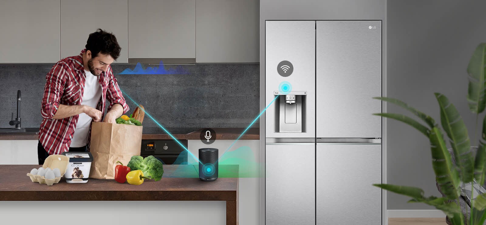 Un homme se tient dans une cuisine, déchargeant des produits d’un sac d’épicerie, et parle, comme le montrent les barres de volume se déplaçant de haut en bas près de lui, au haut-parleur de l’IA sur le comptoir lui disant d’« activer la congélation express ». Une ligne apparaît et relie l’homme au haut-parleur de l’IA ayant une icône de microphone au-dessus. Ensuite, des barres de volume s’affichent près du haut-parleur AI et une ligne apparaît du haut-parleur AI au réfrigérateur avec une icône Wifi au-dessus.