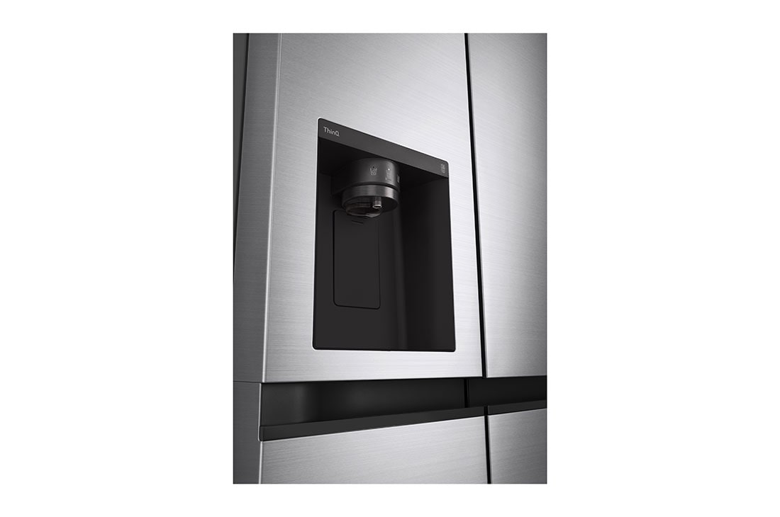 LG 635L capacité | Distributeur d'eau et de glaçons | Total No Frost | Compresseur Smart Inverter , vue de face du réfrigérateur ouvert sur les aliments, GSLV50PZXM, thumbnail 4