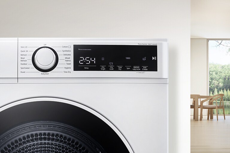 Dans le fond intérieur, le panneau du sèche-linge est agrandi.