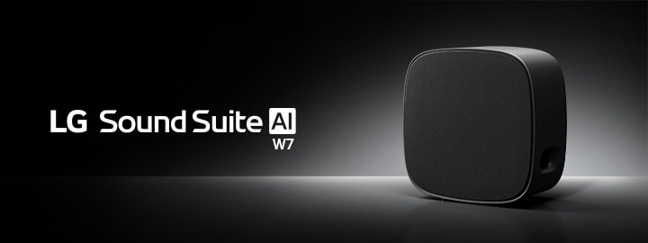 Caisson de basses LG Sound Suite W7 avec une finition noire raffinée, placé sur une surface noire pour des systèmes audio surround premium