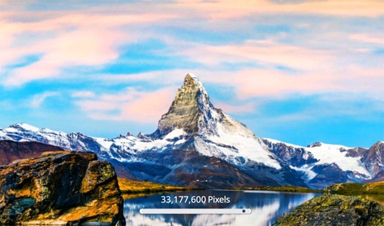 Une scène de montagne montrant l’amélioration de la qualité de l’image lorsque le nombre de pixels passe à 33 177 600 en résolution 8K (lire la vidéo).