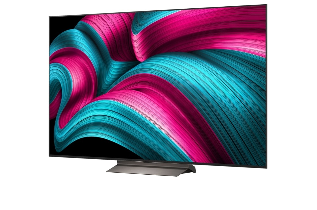 LG Smart TV LG OLED evo AI 4K C5 2025 65 pouces, Espace salon avec une LG OLED TV à fixation murale. Sur la TV se trouve une chaîne de montagnes face à un ciel sombre et nocturne rempli d’étoiles. Cette scène est divisée en deux pour montrer comment, OLED65C5ELB, thumbnail 4