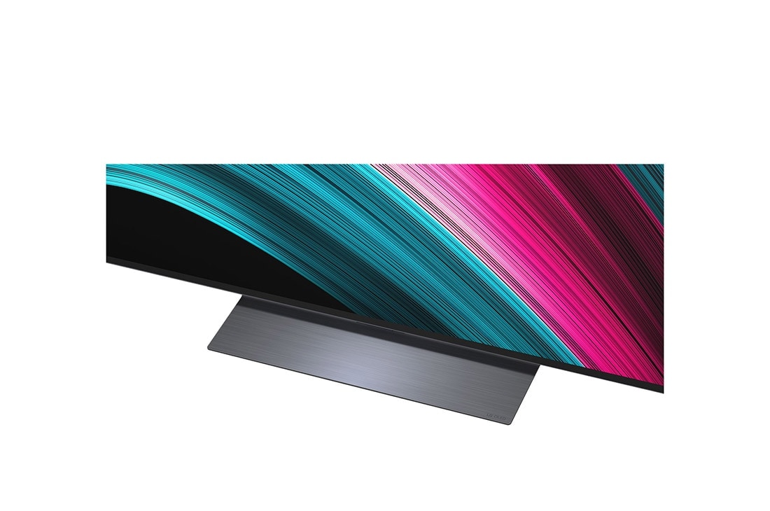 LG Smart TV LG OLED evo AI 4K C5 2025 65 pouces, Espace salon avec une LG OLED TV à fixation murale. Sur la TV se trouve une chaîne de montagnes face à un ciel sombre et nocturne rempli d’étoiles. Cette scène est divisée en deux pour montrer comment, OLED65C54LA, thumbnail 8