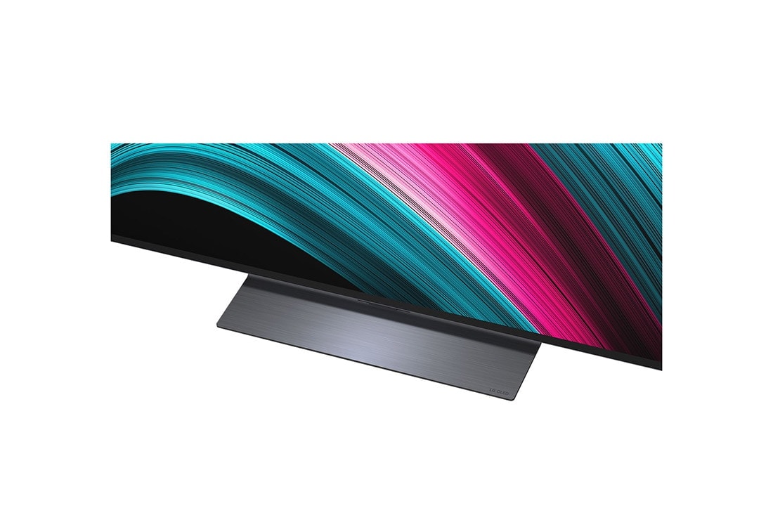 LG Smart TV LG OLED evo AI 4K C5 2025 55 pouces, Espace salon avec une LG OLED TV à fixation murale. Sur la TV se trouve une chaîne de montagnes face à un ciel sombre et nocturne rempli d’étoiles. Cette scène est divisée en deux pour montrer comment, OLED55C54LA, thumbnail 8