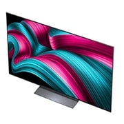 LG Smart TV LG OLED evo AI 4K C5 2025 55 pouces, Feu de camp la nuit en plein milieu de la nature. Au loin se trouve une forêt et un lac. Le ciel nocturne est rempli d’étoiles. Toute la scène est divisée en deux. Un côté est plus sombre et plus tern, OLED55C54LA, thumbnail 6