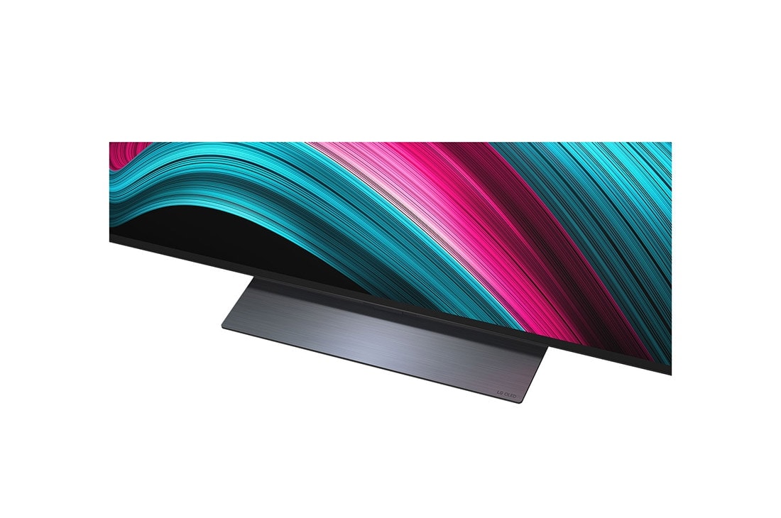LG Smart TV LG OLED evo AI 4K C5 2025 48 pouces, Espace salon avec une LG OLED TV à fixation murale. Sur la TV se trouve une chaîne de montagnes face à un ciel sombre et nocturne rempli d’étoiles. Cette scène est divisée en deux pour montrer comment, OLED48C54LA, thumbnail 8